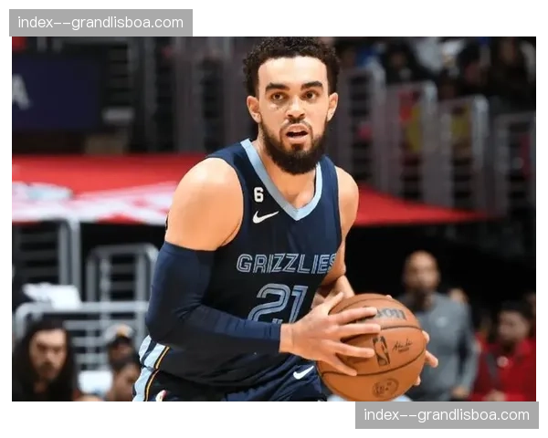 埃森格伤缺灰熊内线防守漏洞，老鹰抓住机会冲击禁区